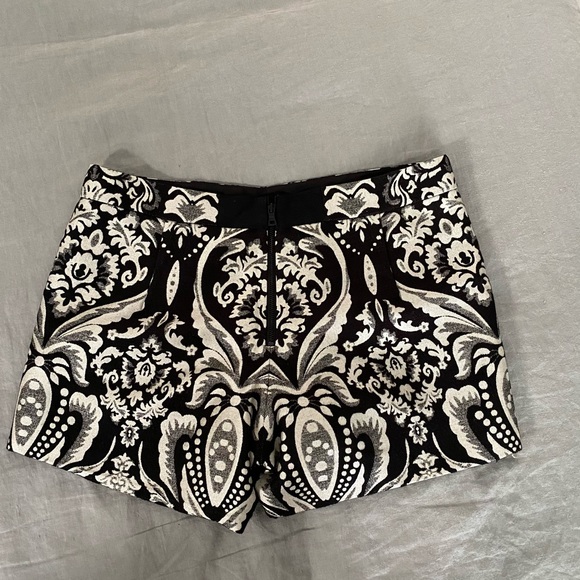 Alice and Olivia Shorts - Picture 2 of 3